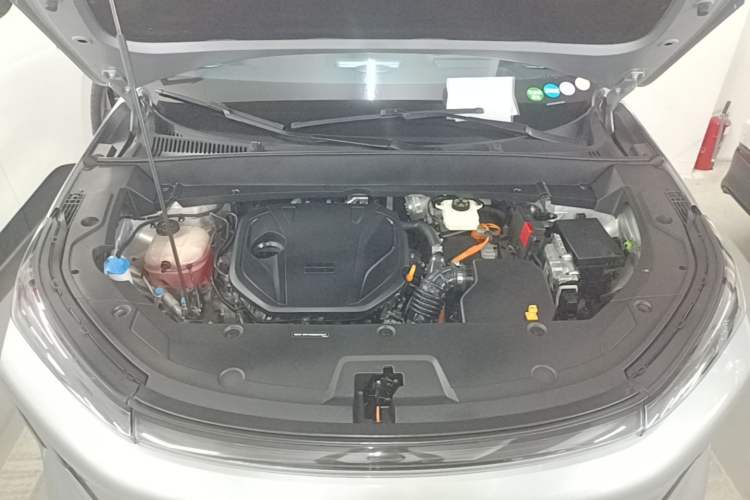 Used Geely Galaxy Xingjian 7 EM-i 2025 120km Navigator Edition Engine Bay