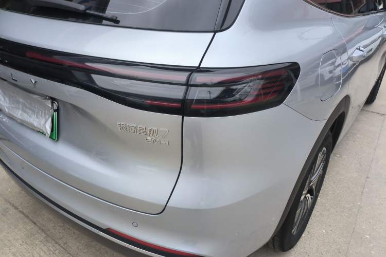 Used Geely Galaxy Xingjian 7 EM-i 2025 120km Exploration+ Version Exterior 3