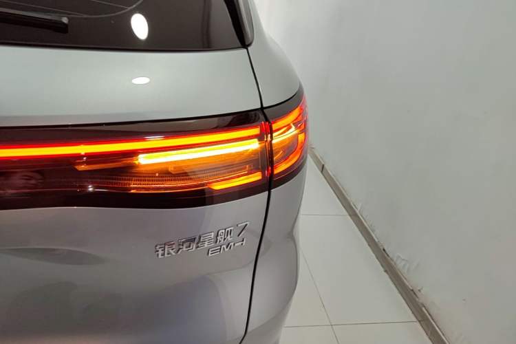 Used Geely Galaxy Xingjian 7 EM-i 2025 120km Exploration+ Version Exterior 3