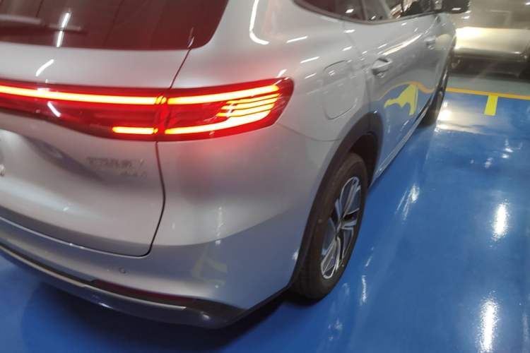 Used Geely Galaxy Xingjian 7 EM-i 2025 55 km Launch Edition Exterior 3