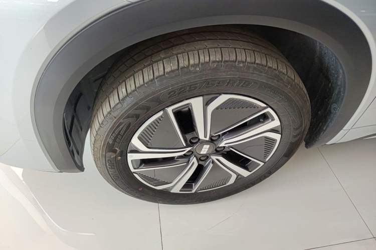 Used Geely Galaxy Xingjian 7 EM-i 2025 120km Exploration+ Version Exterior 4