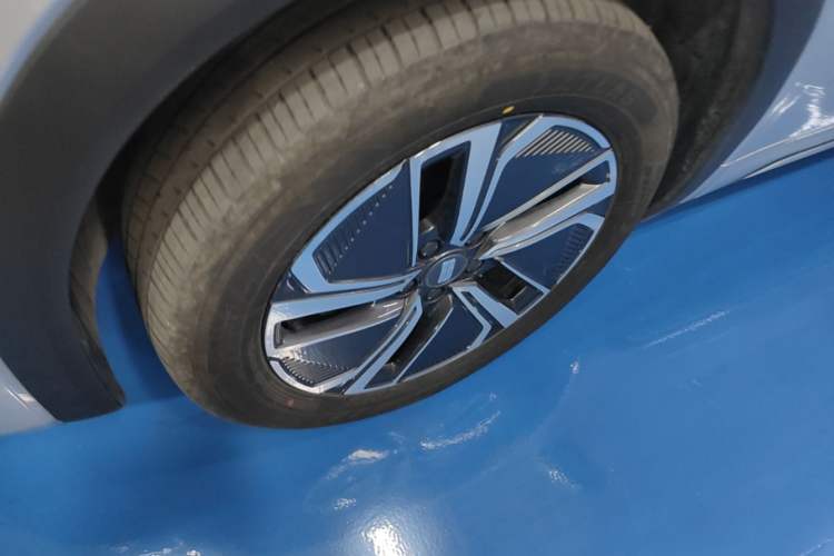 Used Geely Galaxy Xingjian 7 EM-i 2025 55 km Launch Edition Exterior 4