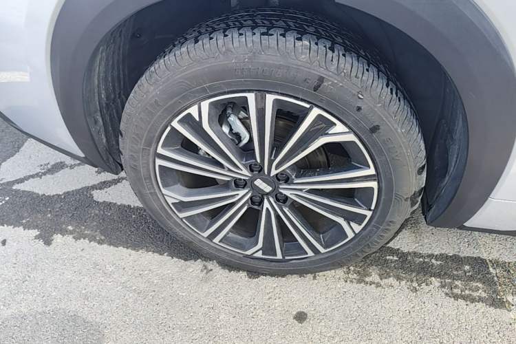 Used Geely Galaxy Xingjian 7 EM-i 2025 120km Navigator Edition Exterior 5