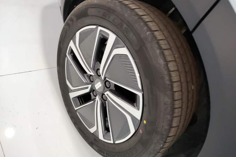 Used Geely Galaxy Xingjian 7 EM-i 2025 120km Exploration+ Version Exterior 5