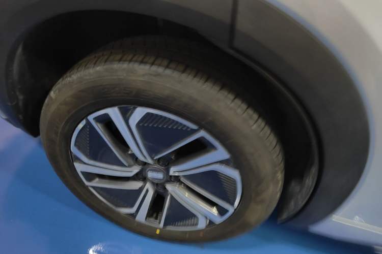 Used Geely Galaxy Xingjian 7 EM-i 2025 55 km Launch Edition Exterior 5