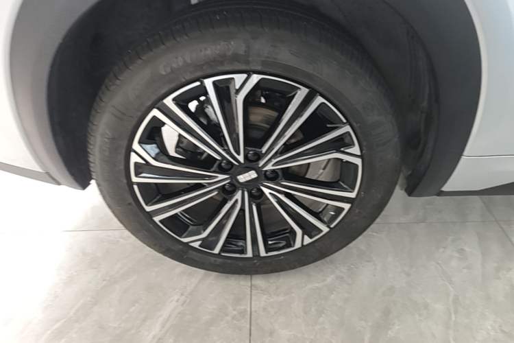 Used Geely Galaxy Xingjian 7 EM-i 2025 120km Navigator Edition Exterior 5