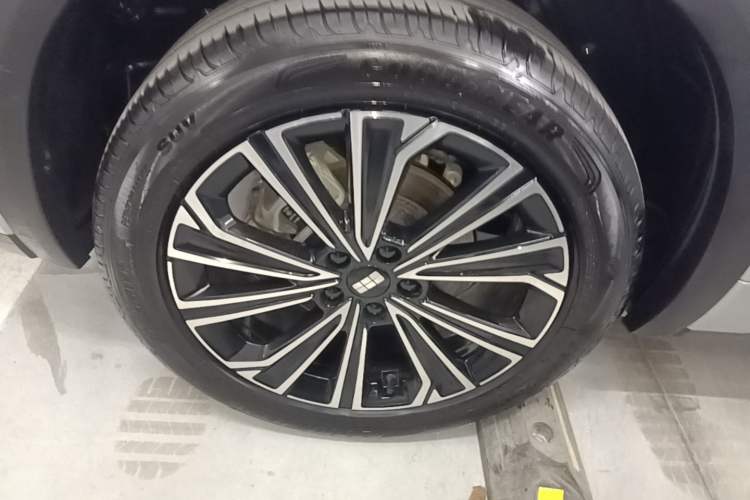 Used Geely Galaxy Xingjian 7 EM-i 2025 120km Navigator Edition Exterior 5