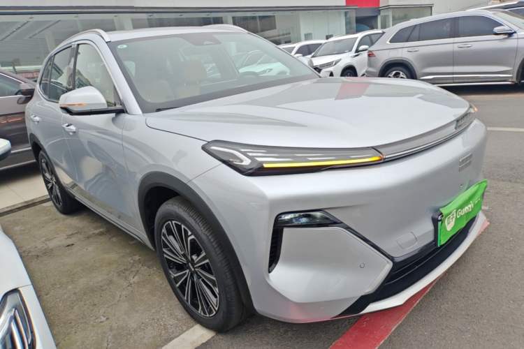Used Geely Galaxy Xingjian 7 EM-i 2025 120km Navigator Edition Front Right 45 Deg