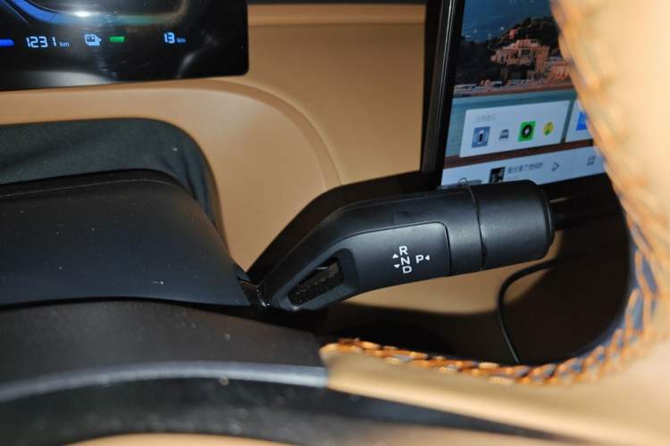 Used Geely Galaxy Xingjian 7 EM-i 2025 120km Launch+ Version Gear Lever