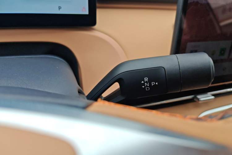 Used Geely Galaxy Xingjian 7 EM-i 2025 120km Navigator Edition Gear Lever
