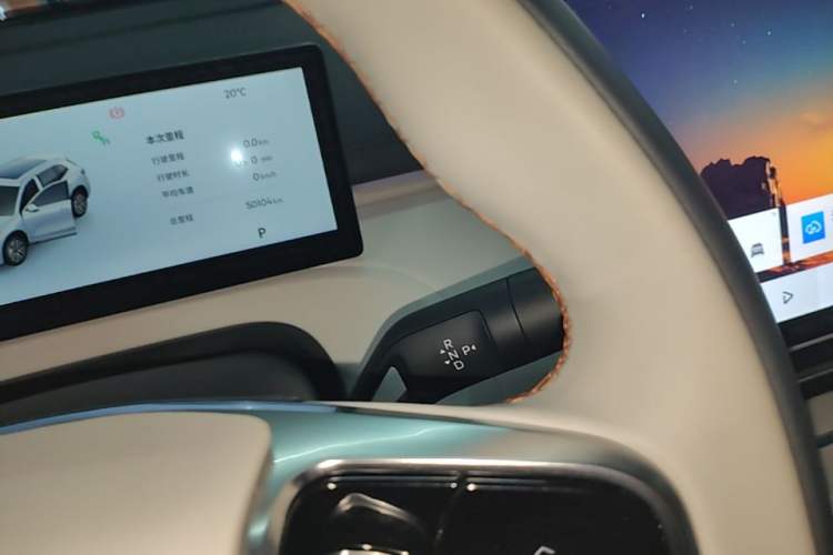 Used Geely Galaxy Xingjian 7 EM-i 2025 120km Navigator Edition Gear Lever