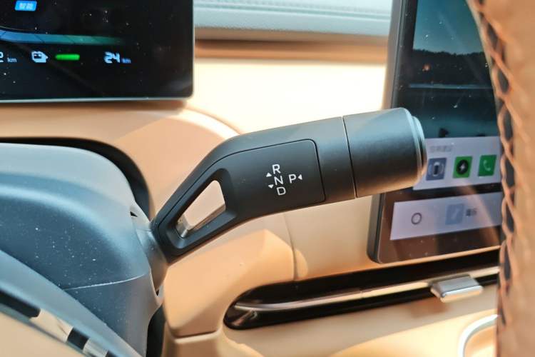 Used Geely Galaxy Xingjian 7 EM-i 2025 55 km Launch Edition Gear Lever