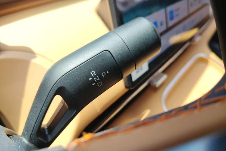 Used Geely Galaxy Xingjian 7 EM-i 2025 120km Launch+ Version Gear Lever