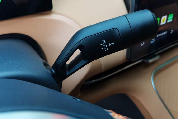 Used Geely Galaxy Xingjian 7 EM-i 2025 120km Launch+ Version Gear Lever