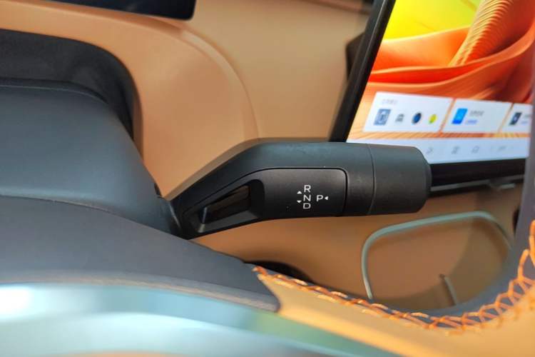 Used Geely Galaxy Xingjian 7 EM-i 2025 120km Exploration+ Version Gear Lever