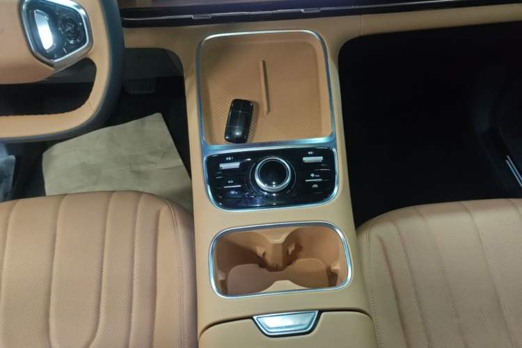 Used Geely Galaxy Xingjian 7 EM-i 2025 120km Launch+ Version Gear Lever