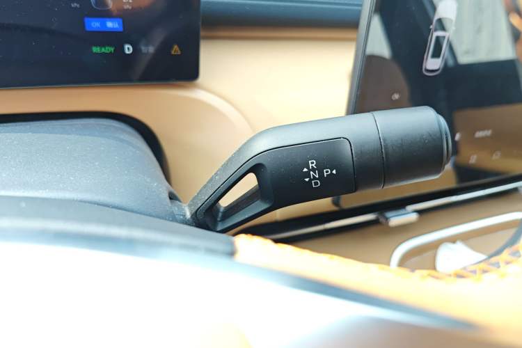 Used Geely Galaxy Xingjian 7 EM-i 2025 120km Exploration+ Version Gear Lever