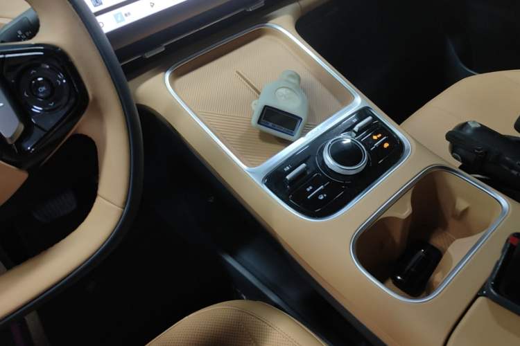 Used Geely Galaxy Xingjian 7 EM-i 2025 55 km Launch Edition Gear Lever