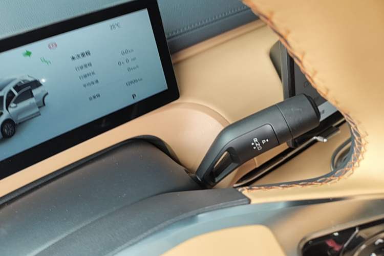 Used Geely Galaxy Xingjian 7 EM-i 2025 120km Navigator Edition Gear Lever