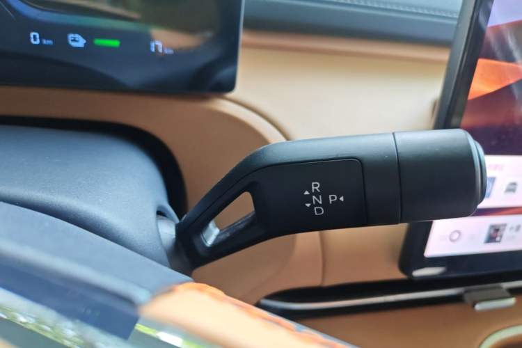 Used Geely Galaxy Xingjian 7 EM-i 2025 55 km Launch Edition Gear Lever