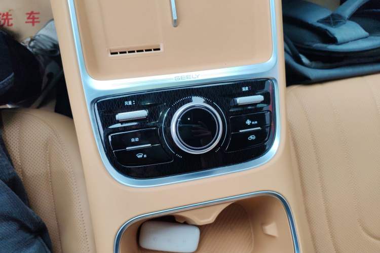 Used Geely Galaxy Xingjian 7 EM-i 2025 120km Navigator Edition Gear Lever