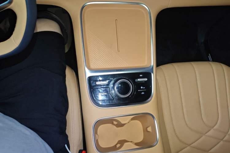 Used Geely Galaxy Xingjian 7 EM-i 2025 120km Launch+ Version Gear Lever