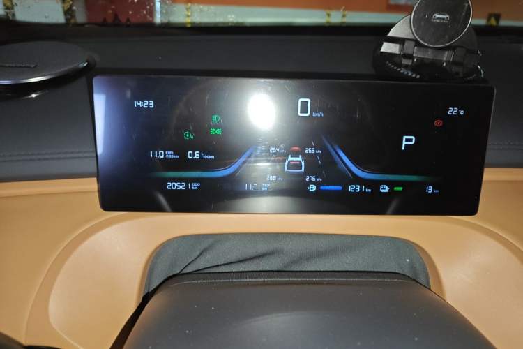 Used Geely Galaxy Xingjian 7 EM-i 2025 120km Launch+ Version Instrument Cluster