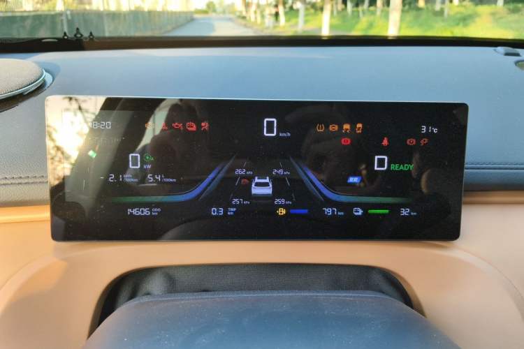 Used Geely Galaxy Xingjian 7 EM-i 2025 55 km Launch Edition Instrument Cluster