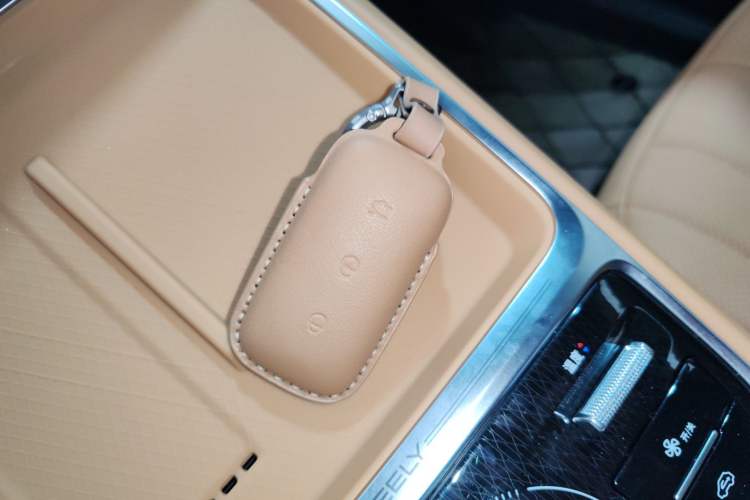Used Geely Galaxy Xingjian 7 EM-i 2025 120km Navigator Edition Interior 1