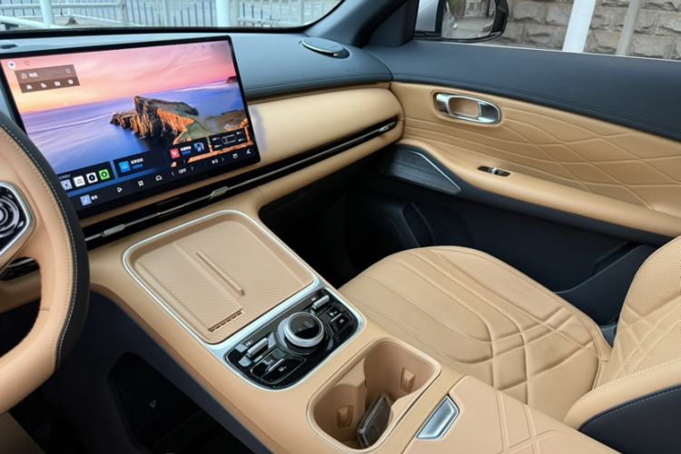 Used Geely Galaxy Xingjian 7 EM-i 2025 120km Exploration+ Version Interior 2