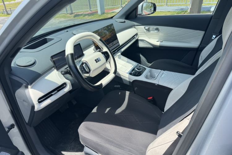 Used Geely Galaxy Xingjian 7 EM-i 2025 120km Navigator Edition Interior 2