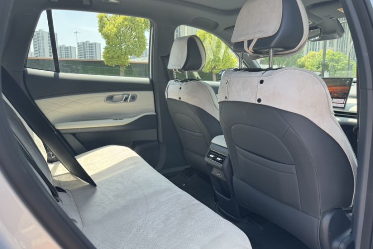 Used Geely Galaxy Xingjian 7 EM-i 2025 120km Navigator Edition Interior 4