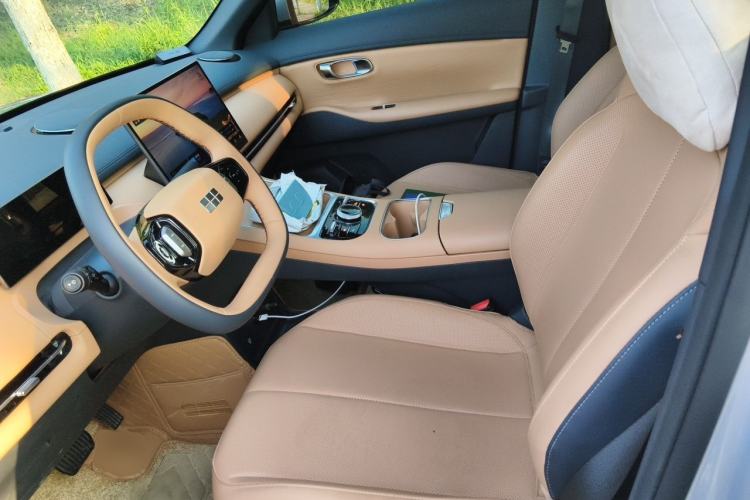 Used Geely Galaxy Xingjian 7 EM-i 2025 55 km Launch Edition Left Front Seat