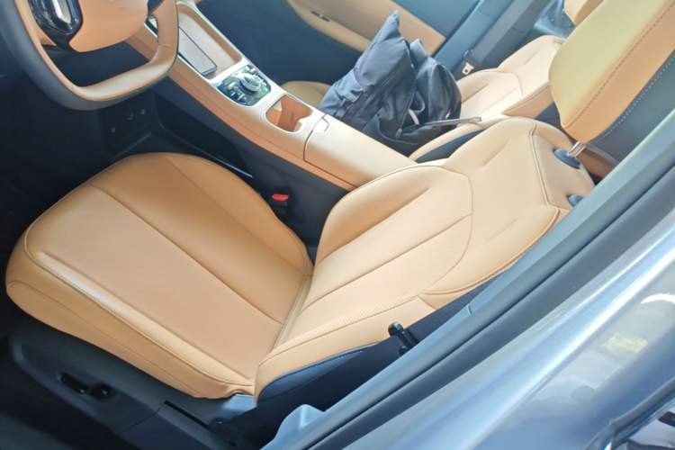 Used Geely Galaxy Xingjian 7 EM-i 2025 55 km Launch Edition Left Front Seat