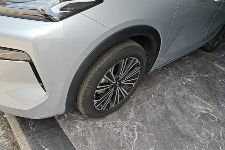 Used Geely Galaxy Xingjian 7 EM-i 2025 120km Navigator Edition Left Front Wheel Hub