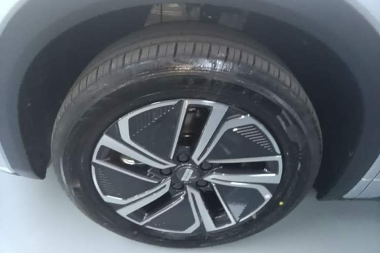 Used Geely Galaxy Xingjian 7 EM-i 2025 120km Exploration+ Version Left Front Wheel Hub