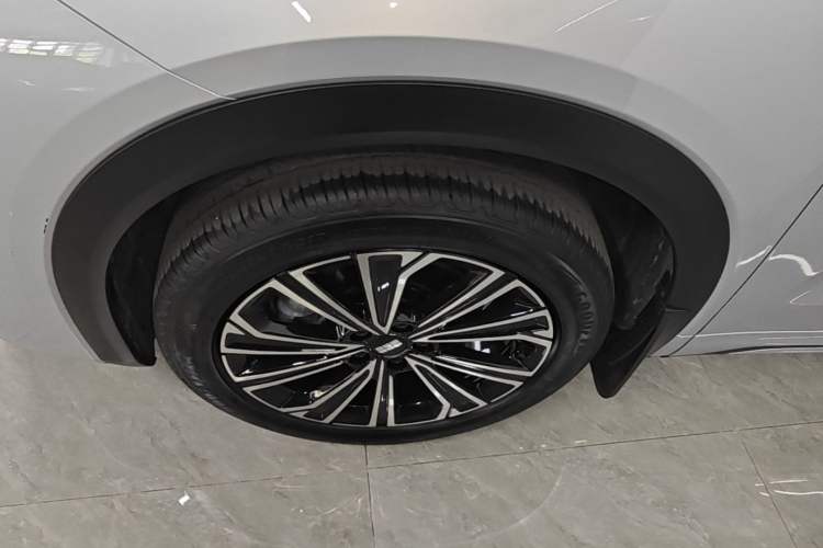 Used Geely Galaxy Xingjian 7 EM-i 2025 120km Navigator Edition Left Front Wheel Hub