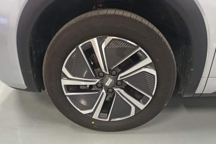 Used Geely Galaxy Xingjian 7 EM-i 2025 120km Launch+ Version Left Front Wheel Hub