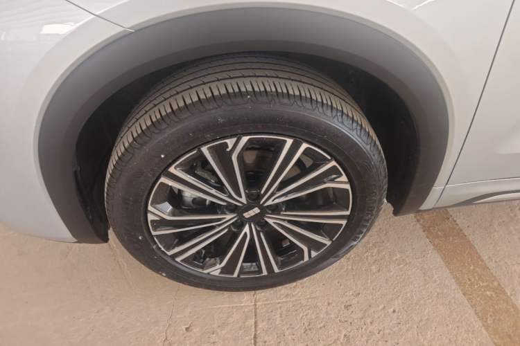 Used Geely Galaxy Xingjian 7 EM-i 2025 120km Navigator Edition Left Front Wheel Hub