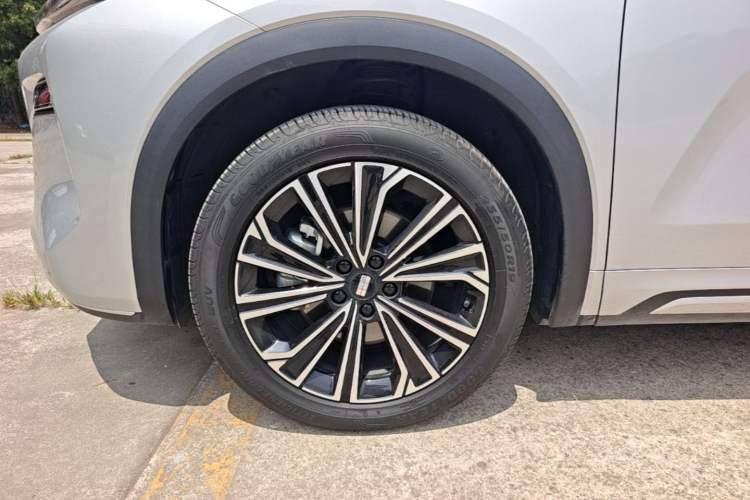 Used Geely Galaxy Xingjian 7 EM-i 2025 120km Navigator Edition Left Front Wheel Hub