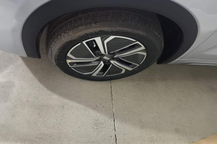 Used Geely Galaxy Xingjian 7 EM-i 2025 120km Exploration+ Version Left Front Wheel Hub
