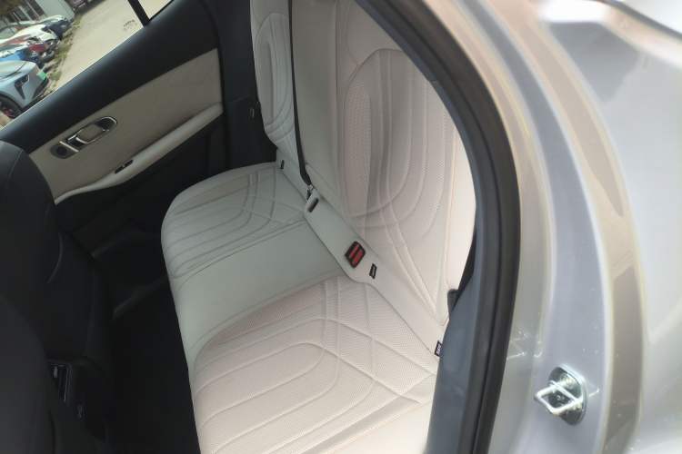 Used Geely Galaxy Xingjian 7 EM-i 2025 120km Exploration+ Version Left Rear Seat