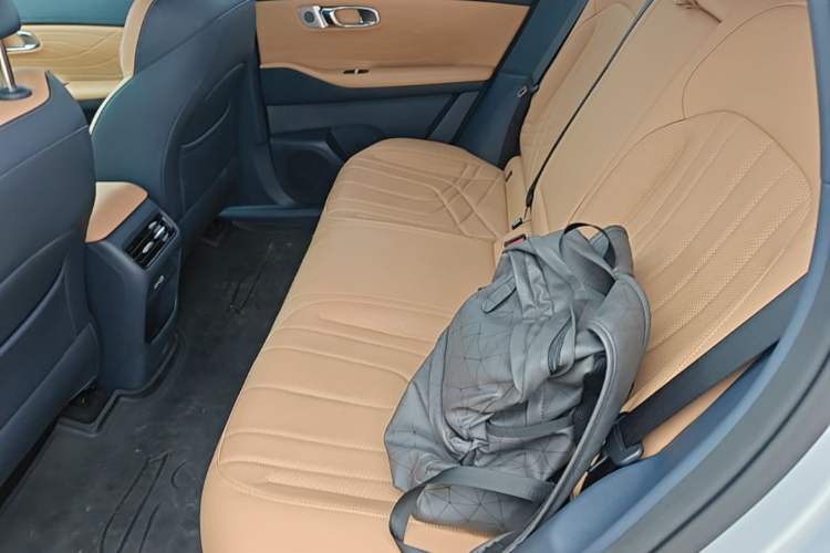 Used Geely Galaxy Xingjian 7 EM-i 2025 120km Exploration+ Version Left Rear Seat