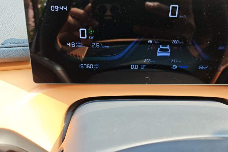 Used Geely Galaxy Xingjian 7 EM-i 2025 55 km Launch Edition Odometer Close Up