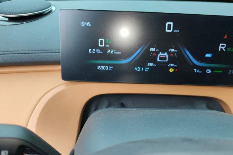 Used Geely Galaxy Xingjian 7 EM-i 2025 55 km Launch Edition Odometer Close Up