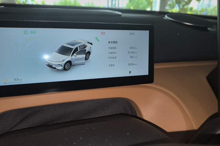 Used Geely Galaxy Xingjian 7 EM-i 2025 120km Navigator Edition Odometer Close Up
