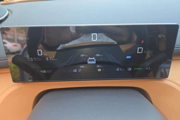 Used Geely Galaxy Xingjian 7 EM-i 2025 55 km Launch Edition Odometer Close Up
