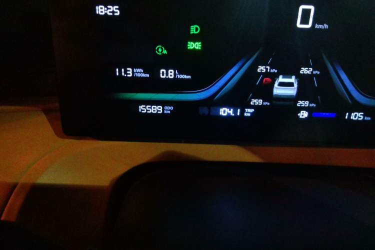 Used Geely Galaxy Xingjian 7 EM-i 2025 120km Launch+ Version Odometer Close Up