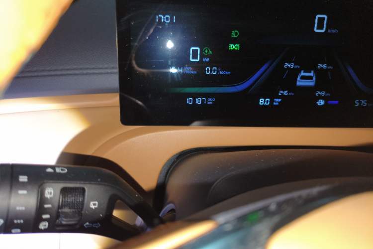 Used Geely Galaxy Xingjian 7 EM-i 2025 120km Launch+ Version Odometer Close Up