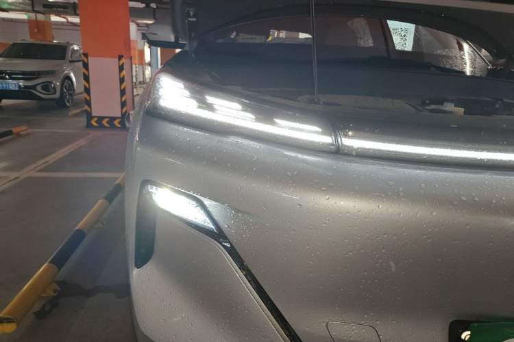Used Geely Galaxy Xingjian 7 EM-i 2025 120km Launch+ Version Right Front Headlight